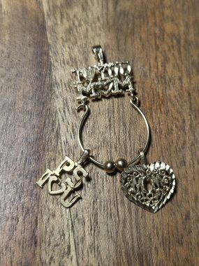 14k Gold Moms Charm Pendant